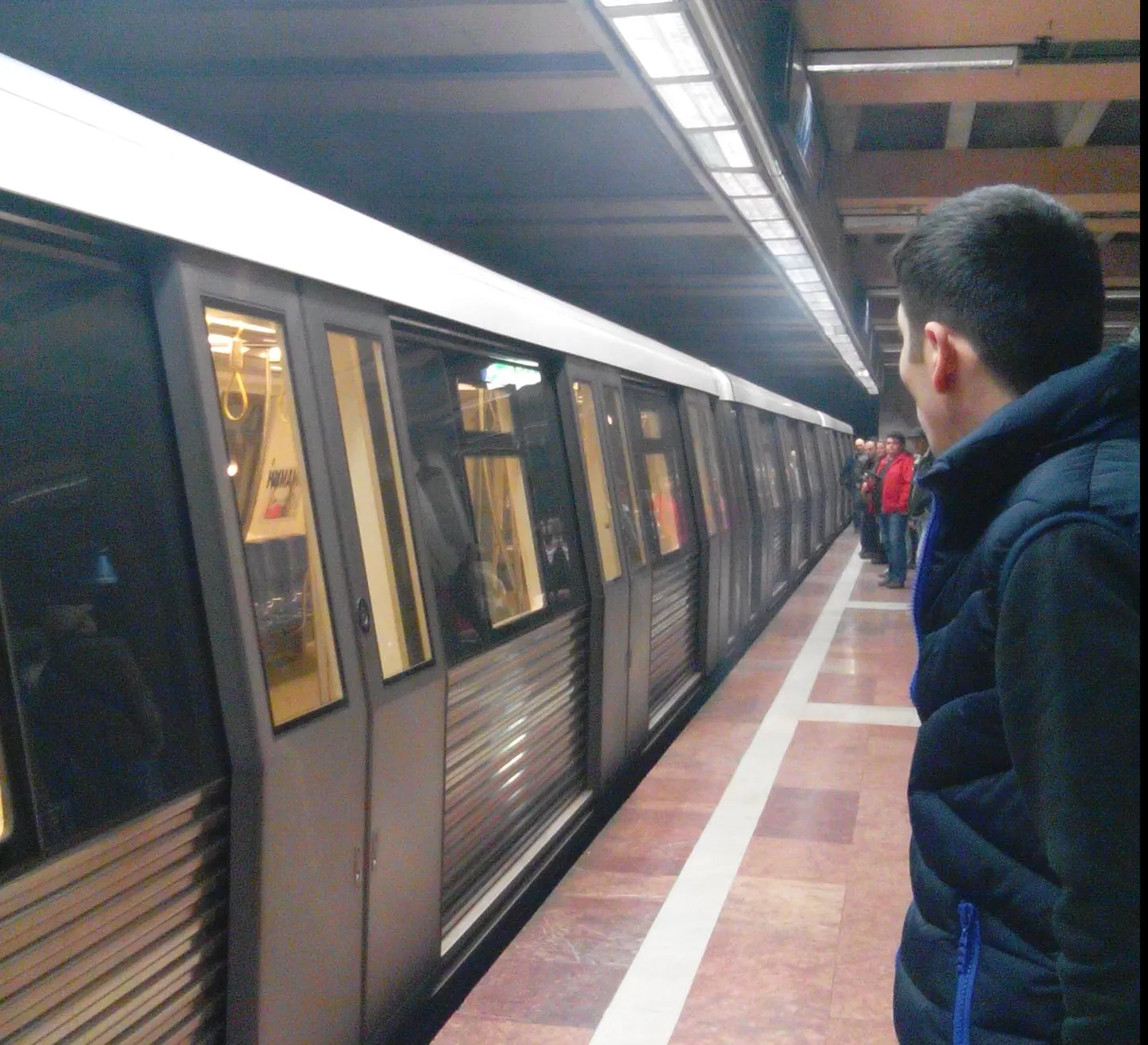Incendiu la Metrou. O instalație defectă a luat foc