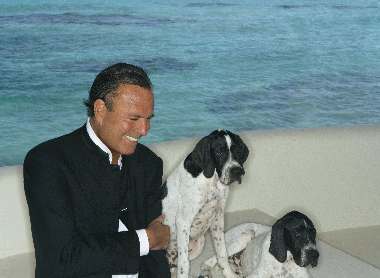 <p>Julio Iglesias</p>