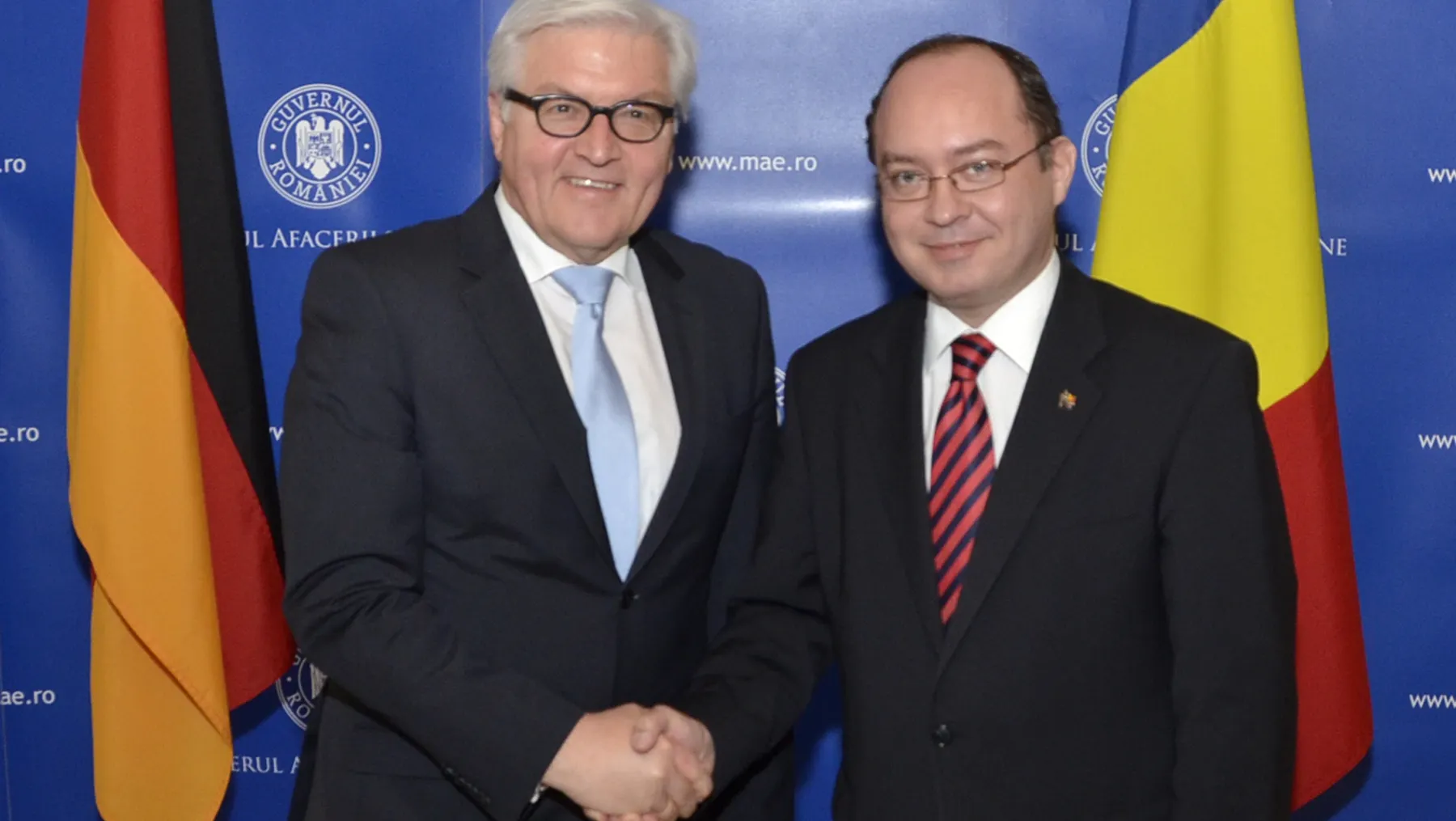 Gafă diplomatică: Aurescu i-a înmânat omologului său german o hartă a Franței cu drapelul german