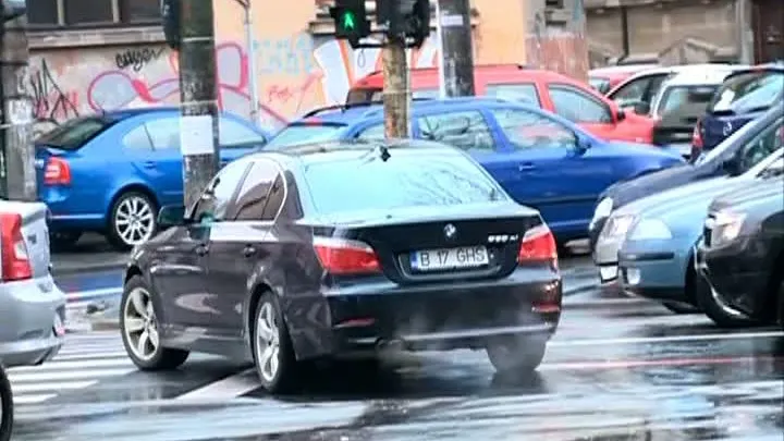 Maşina în care se afla procurorul general al României a trecut pe roşu