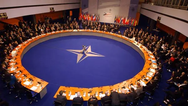 Discuții aprinse între NATO și Rusia asupra situației din Europa: Trimiteți trupe în alte țări!