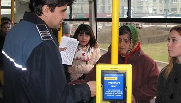 Atenţie! Ce puteţi păţi atunci când vi se cere biletul la control în tramvai sau autobuz