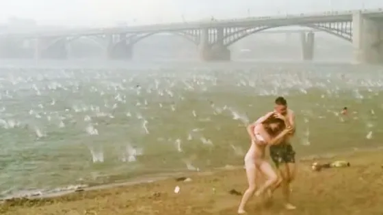 Clipe de coșmar pe o plajă din Rusia. Dezastrul s-a declanșat din senin