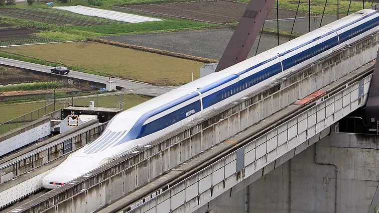 Un tren japonez a spulberat recordul mondial de viteză. Imaginile sunt spectaculoase
