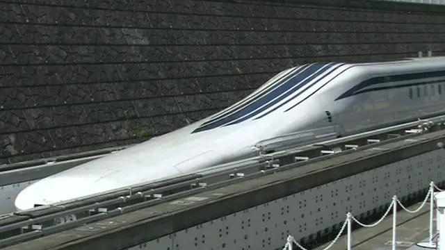 Trenul minune al japonezilor a depășit acum 600 de km/h. Costurile lui sunt însă astronomice