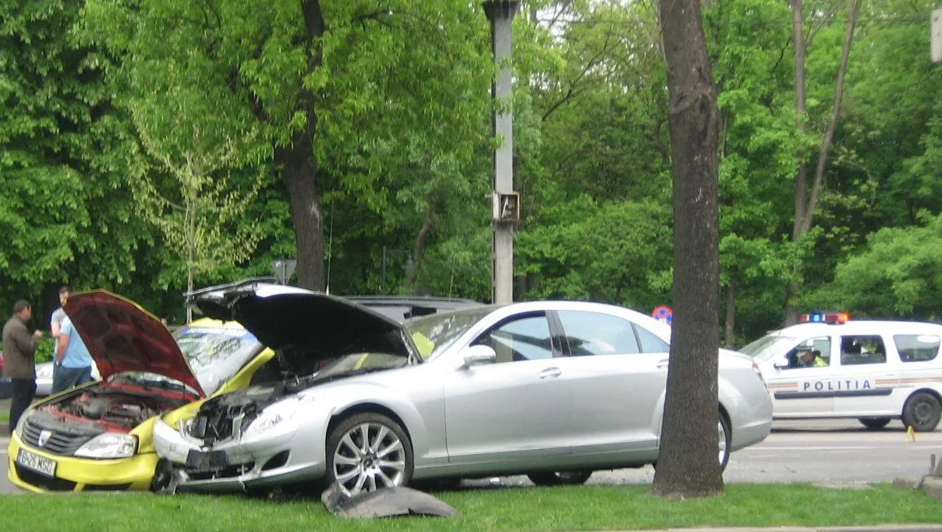 Accident pe Șoseaua Kiseleff. Două persoane au ajuns la spital
