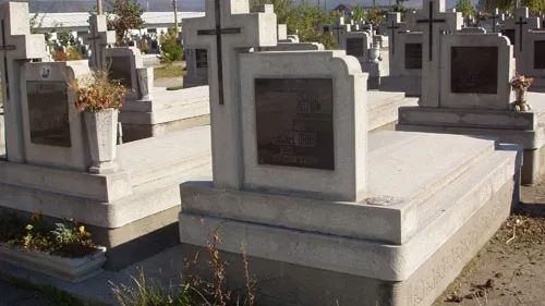 Gropari din Constanţa, arestaţi pentru profanare de morminte