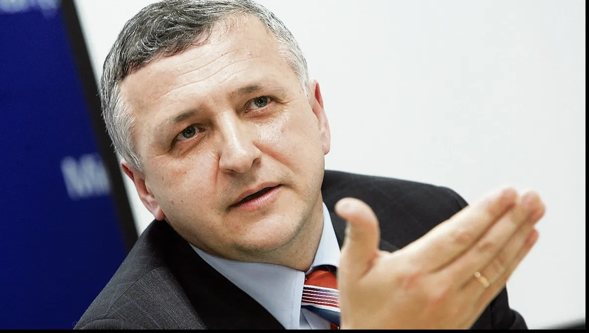 Salarii la ANAF. Cum de câștigă șeful Fiscului 10.000 euro pe lună