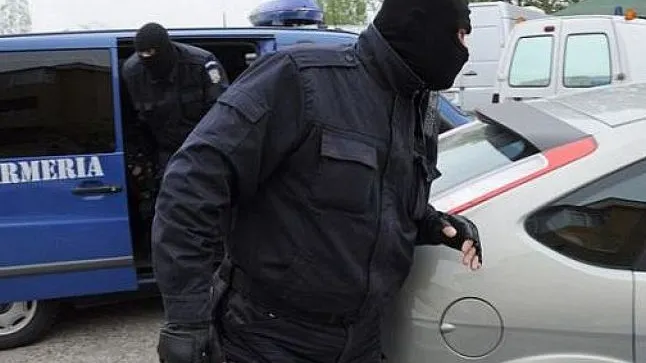 Scandal între două tabere de rromi: Două persoane, transportate la spital 