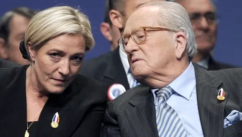 Marine Le Pen îi cere tatălui ei să se retragă din politică