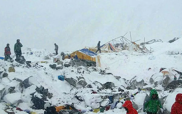 Anunț de ultimă oră al MAE despre soarta alpiniștilor români prinși de cutremur pe Everest