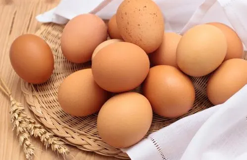 Mituri şi adevăruri despre ouă. Când sunt "bombă" nutritivă şi când ne otrăvesc
