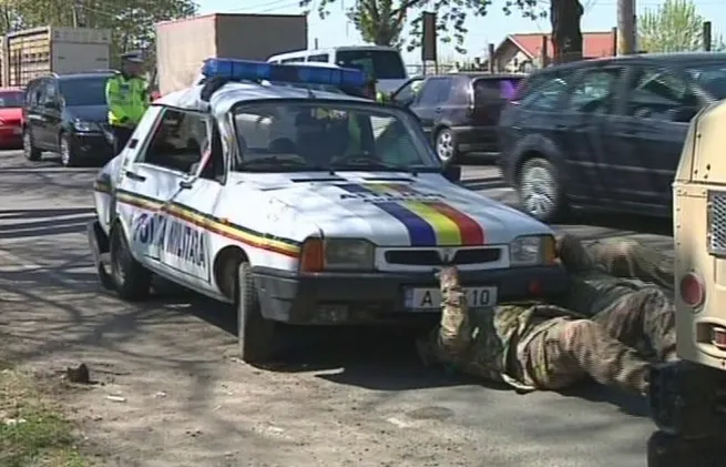 Accident cu două blindate americane şi o maşina de poliţie, la Galaţi