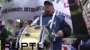 Zeci de mii de polonezi au protestat pe străzile din Varșovia