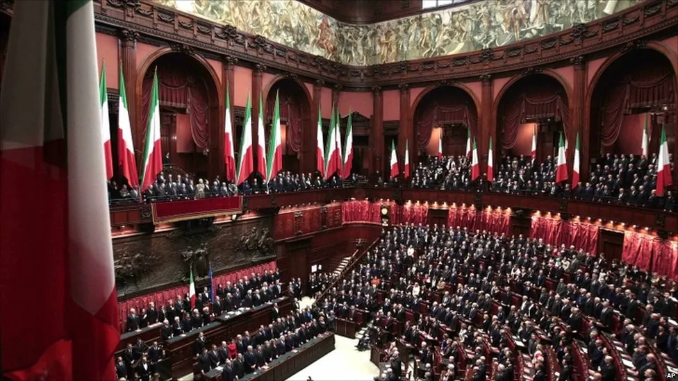 Parlamentarii italieni condamnați vor fi privați de pensie