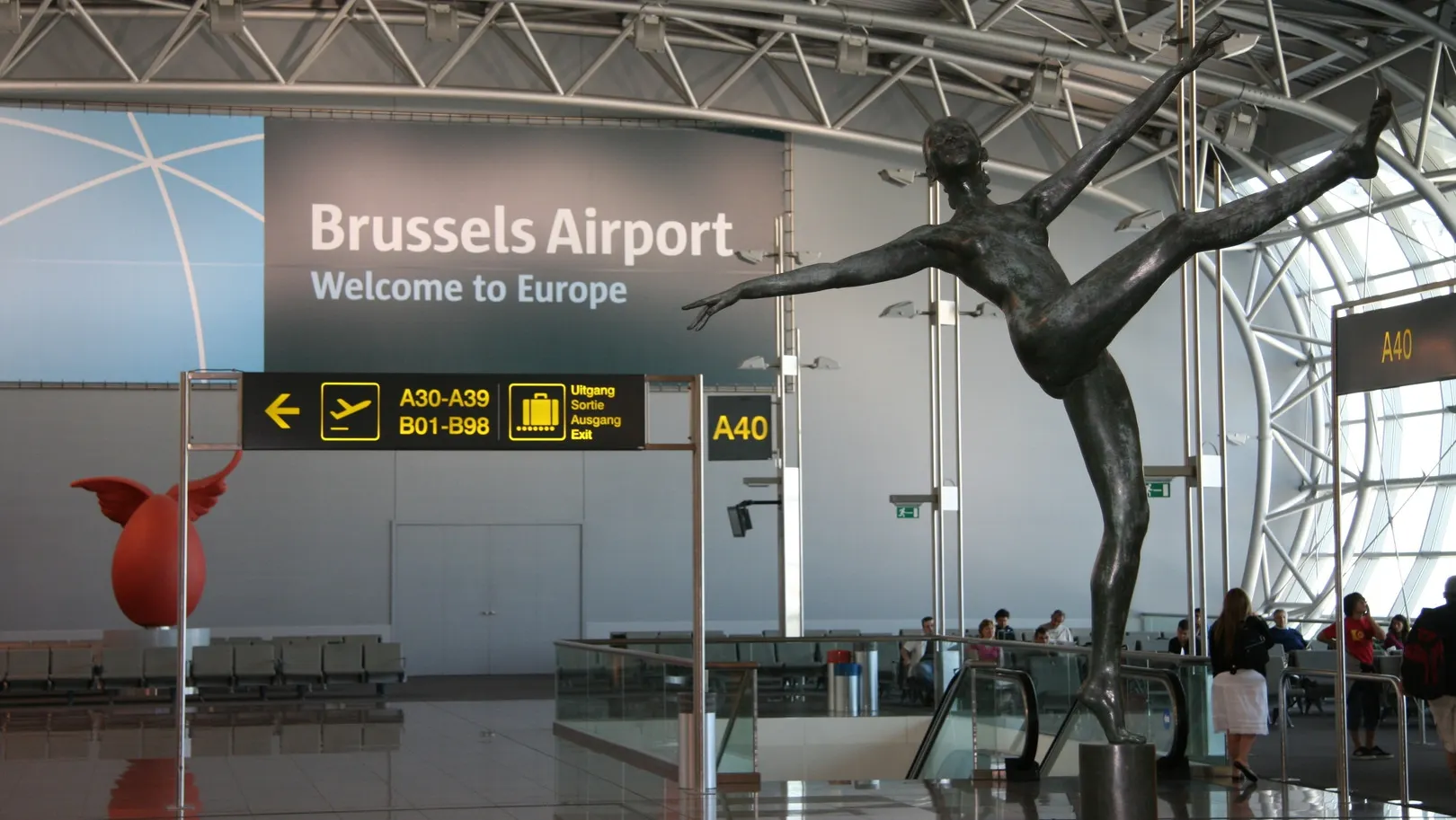 Avarie electrică pe aeroportul din Bruxelles. Avioanele nu decolează şi nici nu aterizează