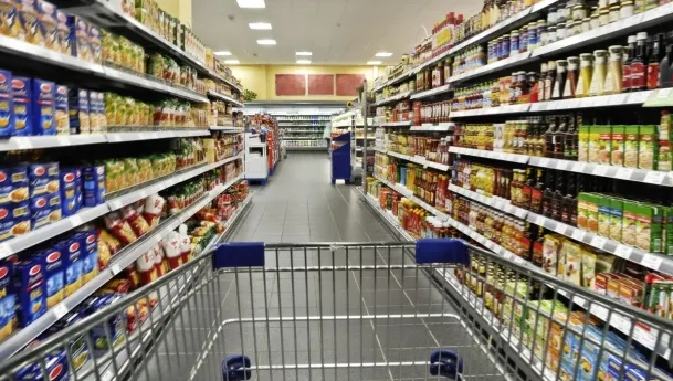 Reducerea TVA la 9 la sută la alimente intră de luni în vigoare