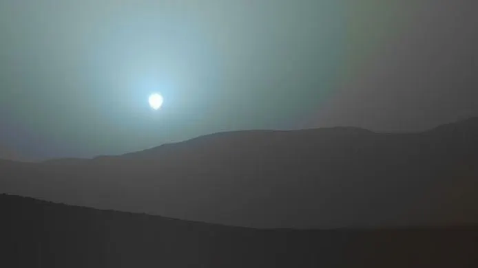 Apus de Soare pe Marte surprins de roverul Curiosity