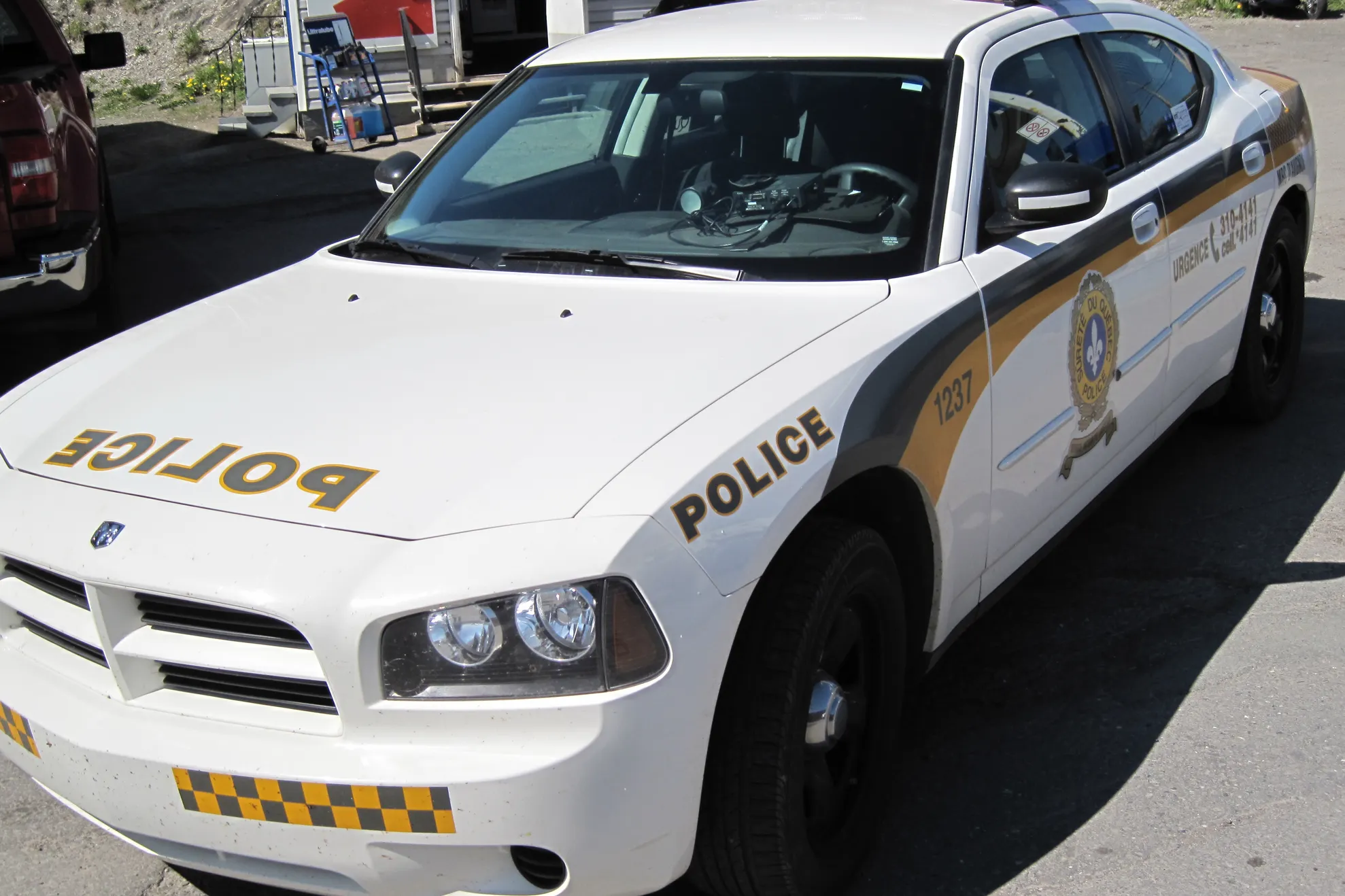 Trei hoţi români au pus în alertă poliţia canadiană 