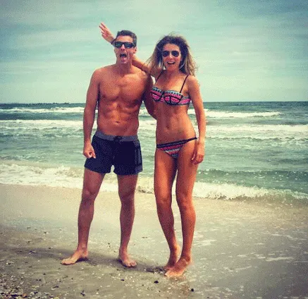 Carmen Brumă şi Mircea Badea au plecat la mare! Uite-i pe plajă, în costum de baie