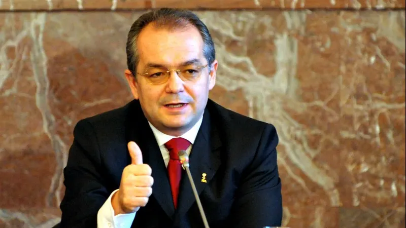 Emil Boc, acuzat de uzurpare de calități oficiale