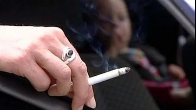 Amenzi de mii de lei pentru românii care aruncă gunoaie pe jos, inclusiv țigări