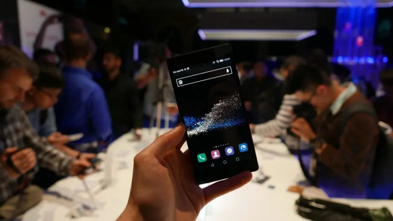 Telefoanele astea sunt atât de subțiri încât poți tăia brânză cu ele!