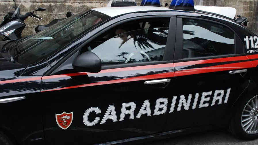 Român care transporta cu un vehicul zece imigranţi sirieni, arestat în Italia