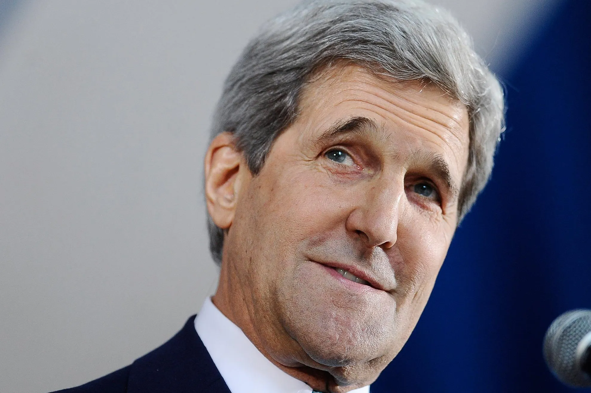 John Kerry, accidentat în timp ce mergea pe bicicletă. A fost transportat la spital