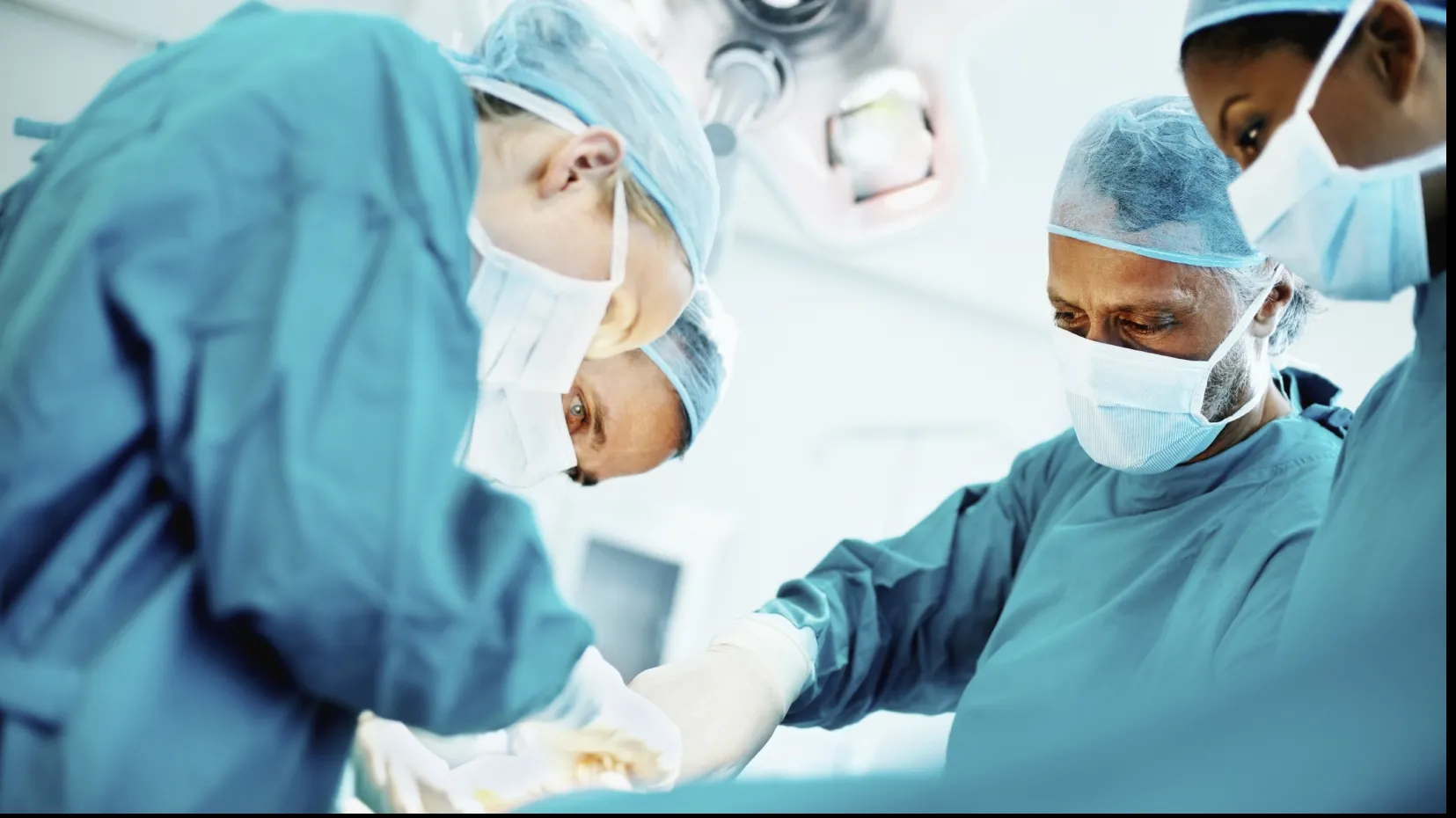 Pireus Bank și Ergo Asigurări lansează un produs bancar pentru tratarea cancerului