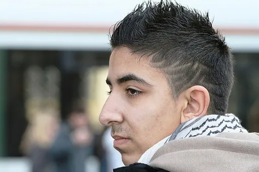 Iranul, opresiv şi cu bărbaţii. Care sunt "tunsorile diavolului", interzise la fel ca şi tatuajele
