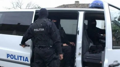 Percheziţii în Bucureşti şi Ialomiţa, la persoane suspectate de trafic de minori şi proxenetism