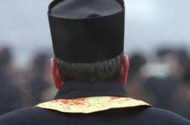 Preot dintr-o localitate din Bihor, găsit fără suflare în poarta bisericii