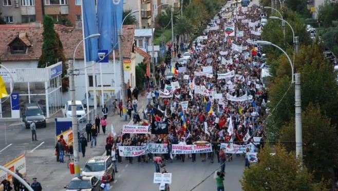 Miting la Cluj faţă de defrişarea pădurilor, criticându-l pe Iohannis