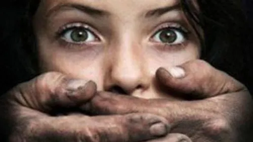 Româncă de 11 ani, vândută în Spania pentru căsătorie cu 17.000 euro, violată şi bătută