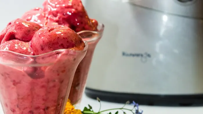 Ingheţată raw tropicală, gata în 10 minute