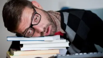 Câte ore trebuie să dormi pe noapte pentru o funcționare perfectă a creierului