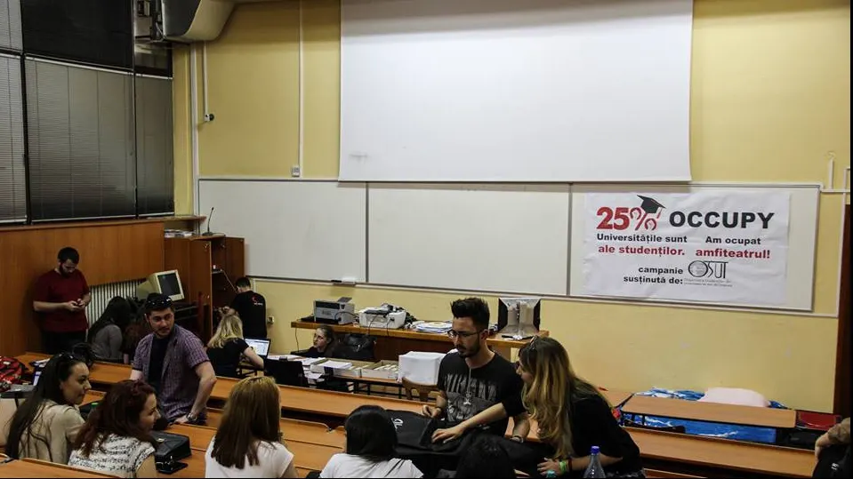 Studenții ameninţă: E posibil să boicotăm sesiunea. În Timişoara au "ocupat" un autobuz
