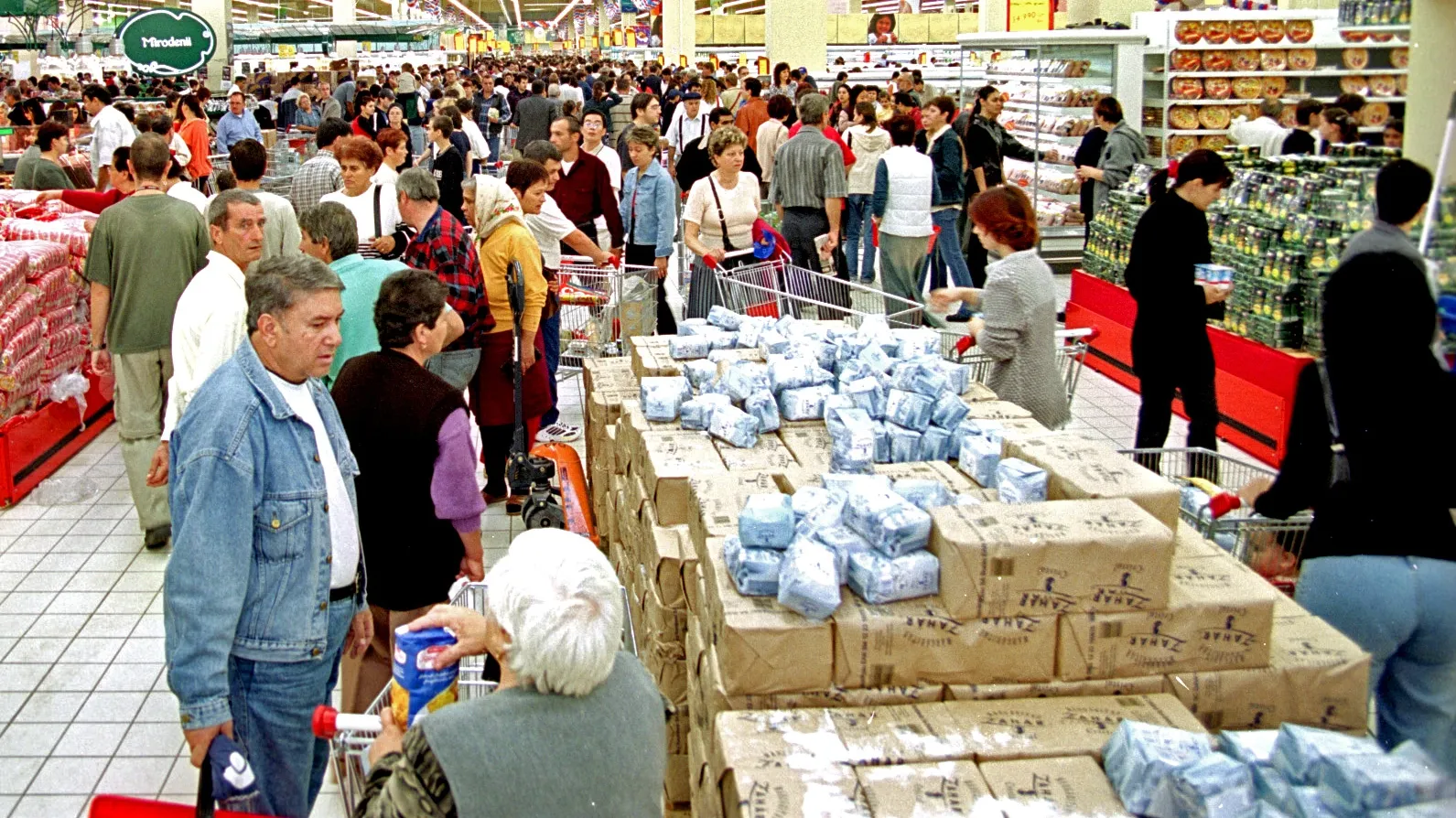 Supermarketurile, închise în weekend. Ponta nu este de acord cu această propunere