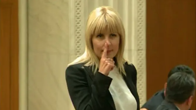Elena Udrea explică semnul cu degetul la nas din Parlament