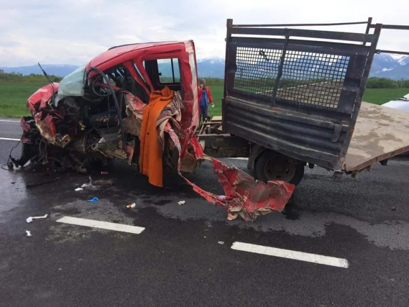 Grav accident pe DN1, la Braşov, cu un autocar cu 25 de pasageri: o victimă, mai mulţi răniţi