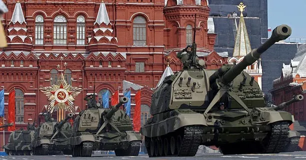 Paradă mamut la Moscova de 9 mai. Tancul minune s-a defectat la lansare
