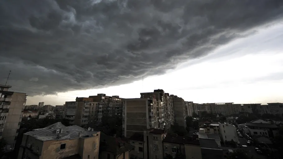 Nowcasting. Atenţionare de vreme rea pentru mai multe judeţe - UPDATE