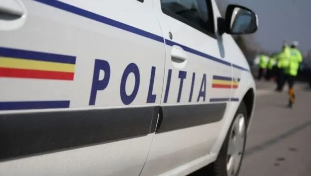 Arad: Şapte răniţi după ce o maşină a lovit un utilaj cu muncitori pe şantierul autostrăzii A1