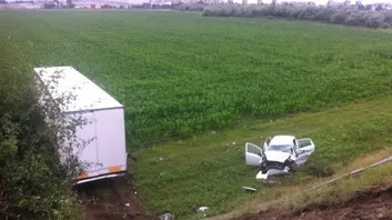 Accident cumplit pe Centura de Vest. A sărit cu TIR-ul de pe pod!