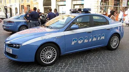 Trei italieni, arestaţi la Roma pentru că i-au tăiat un deget unui tânăr român