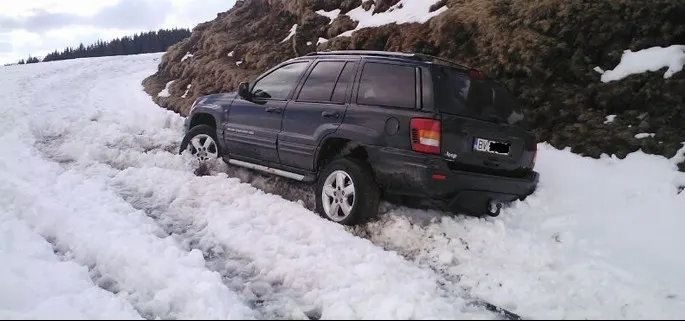 Patru turişti, blocaţi în zăpadă, în Munţii Bucegi