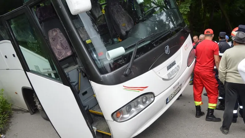 Doi morţi şi şapte răniţi într-un accident produs în Franţa
