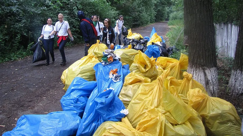 Cine sunt vedetele care se alătură campaniei de strângere de fonduri “Let`s Do It, Romania!”