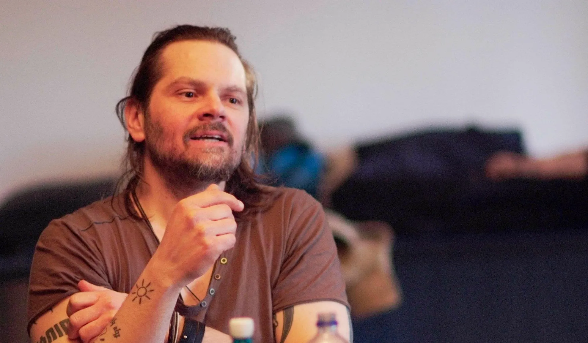  Florin Piersic jr revine la Teatrul Național cu FREAK SHOW. 13 personaje, un singur actor